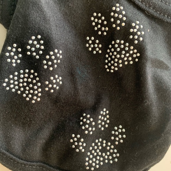 💖 Dog Shirt Silver Studded Paw Prints Puppy Clothes t-shirt Tee Pet Clothes NEW - Picture 4 of 6